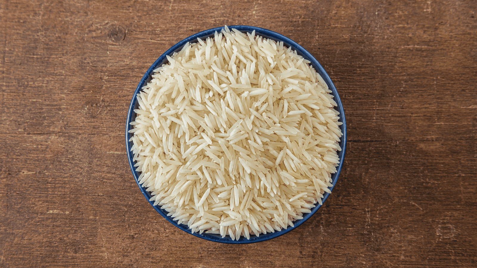 Close-up of organic white basmati rice grains, widely considered one of the best organic rice varieties for aroma