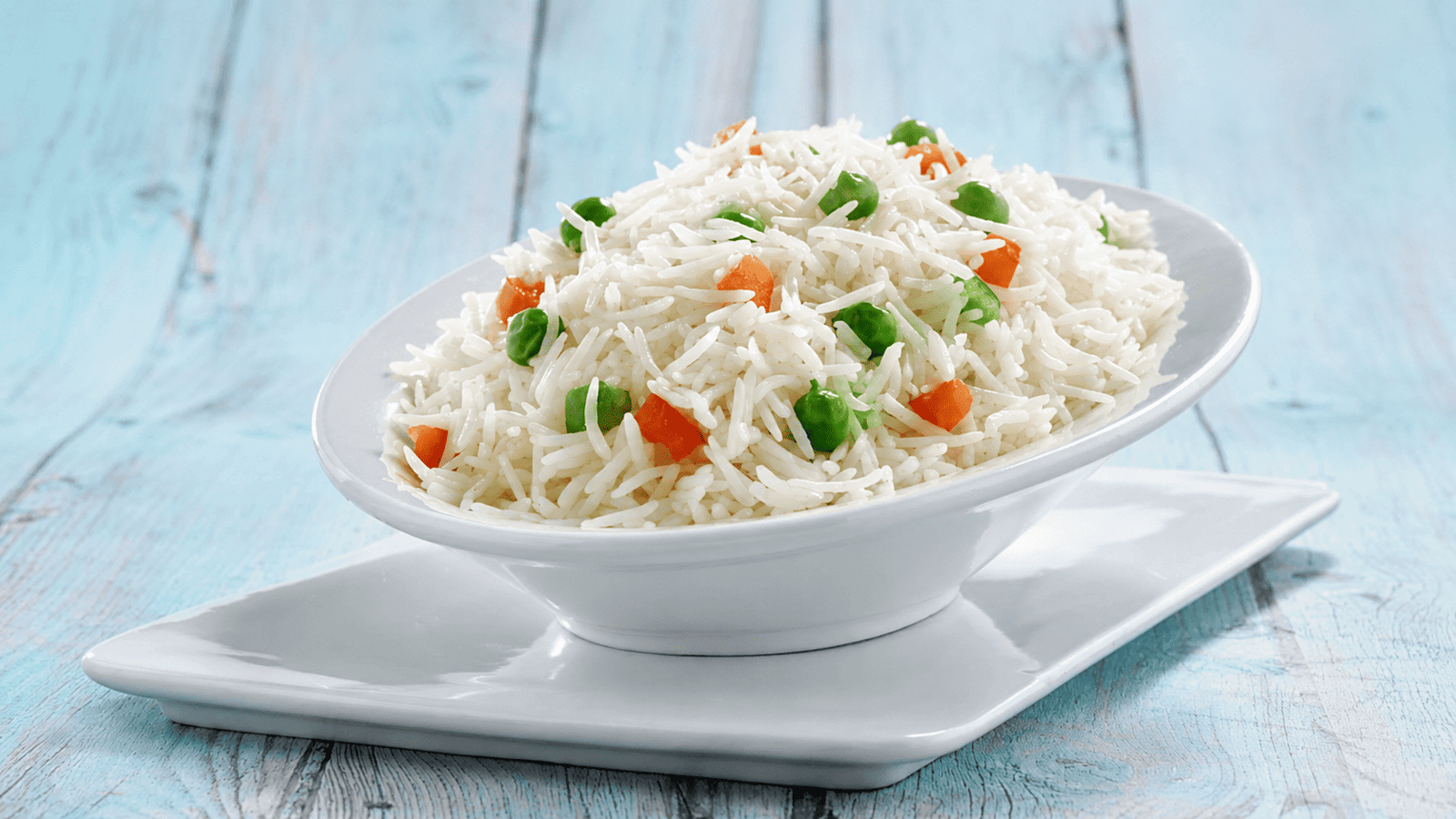 Perfectly cooked organic basmati rice, fluffy and separate, an example of the best organic rice cooking result